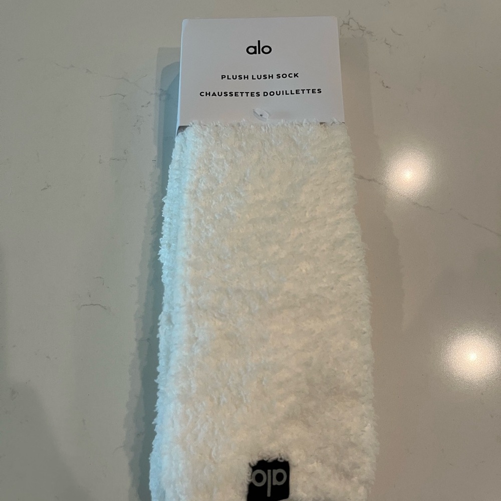 ALO Yoga Cozy Plush Socks in Cream